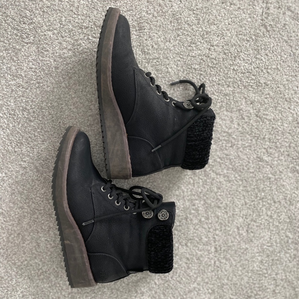 Size 6 Blowfish wedge booties EUC